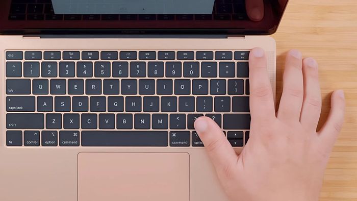 Hướng dẫn chuẩn bị trước khi reset SMC MacBook - Bước 1